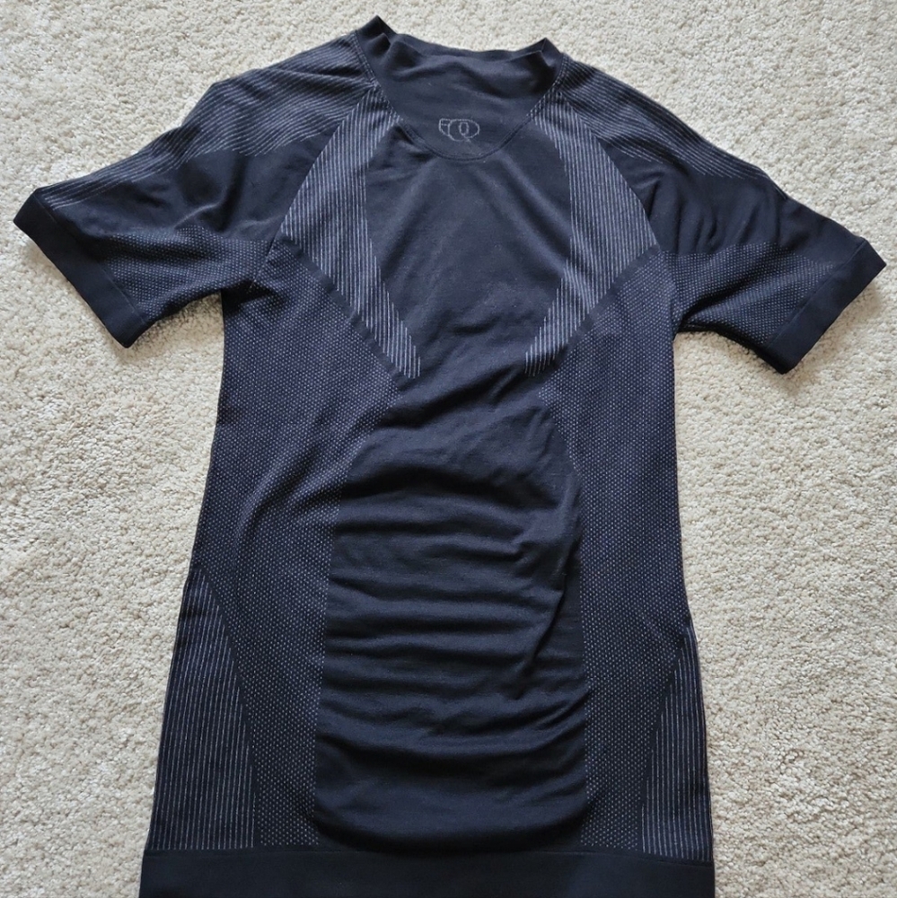 Pearl Izumi Cycling Athletic High Neck Women Fitted short Sleeve M